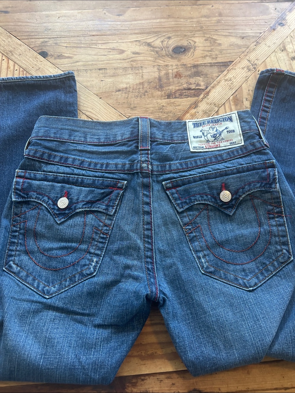 True Religion Blue Vintage-Style Back Pocket Jeans size 31 red stitching